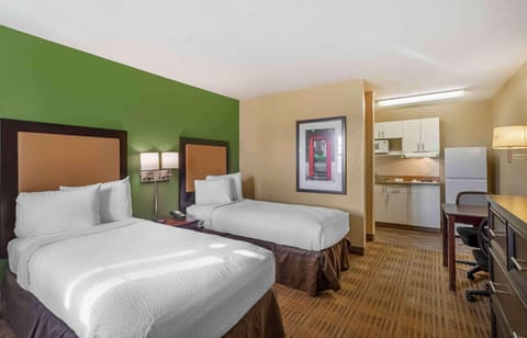 Studio, 2 Twin Beds, Non Smoking | Individually decorated, individually furnished, desk, laptop workspace