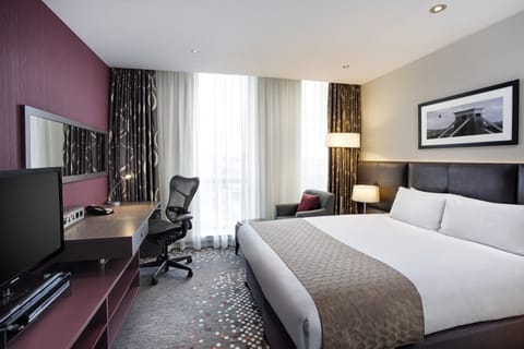 In-room safe, desk, laptop workspace, soundproofing