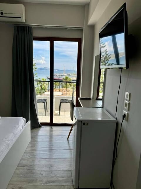 Double Room, Sea View | Desk, free WiFi, bed sheets