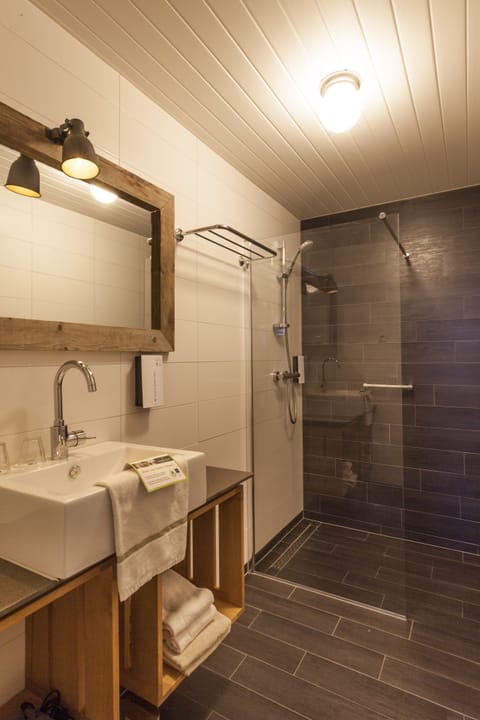 Free toiletries, hair dryer, bathrobes, slippers