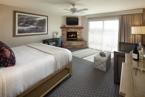 Deluxe Room, 1 King Bed, Fireplace | Blackout drapes, iron/ironing board, WiFi, bed sheets