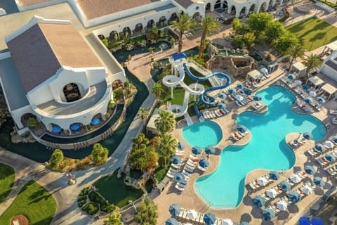3 outdoor pools, open 8:00 AM to 10:00 PM, cabanas (surcharge)