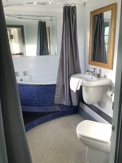 Luxury Double Room | Bathroom | Shower, designer toiletries, hair dryer, heated floors