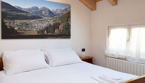 Apartment, 1 Bedroom | 1 bedroom, cribs/infant beds, free WiFi, bed sheets