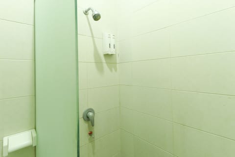 Deluxe Room | Bathroom shower