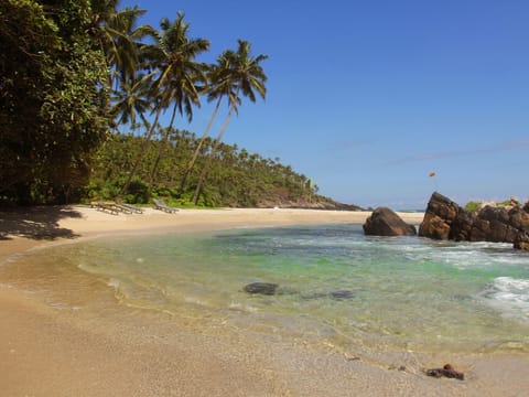Beach nearby, white sand, 15 beach bars