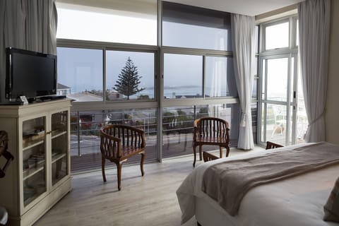 Room | Minibar, in-room safe, iron/ironing board, free WiFi