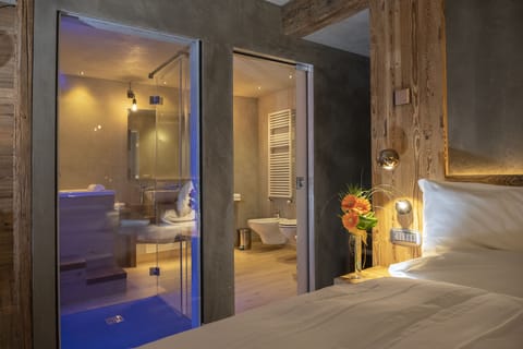 Junior Suite Deluxe Larice | Hypo-allergenic bedding, minibar, in-room safe, soundproofing