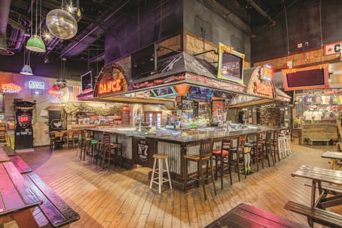 7 bars/lounges, poolside bar