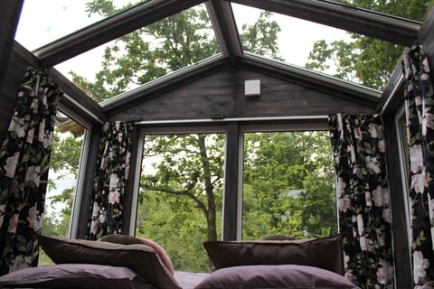 Romantic Cabin | Individually decorated, individually furnished, iron/ironing board