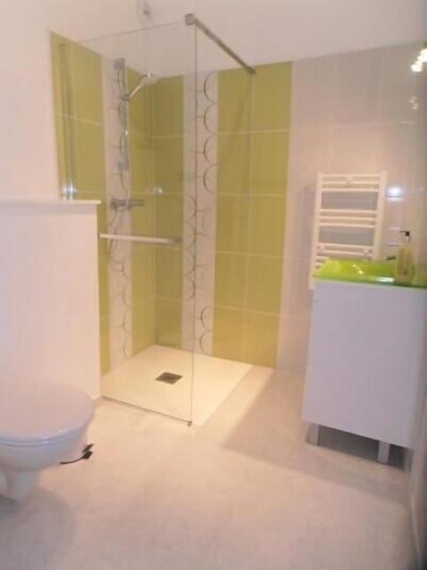 Free toiletries, hair dryer, towels, shampoo