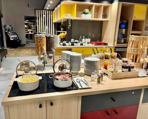 Continental breakfast on weekends (EUR 12.90 per person)