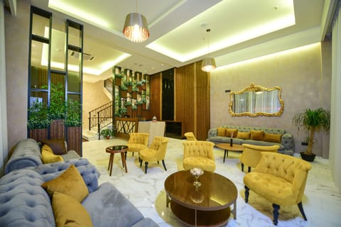 Lobby lounge
