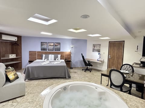 Jetted tub