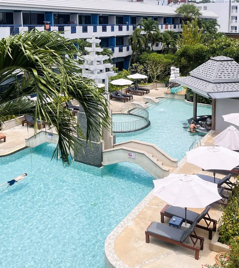3 outdoor pools