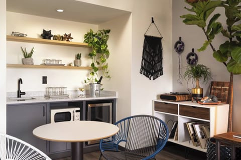 Studio, 1 Bedroom | Premium bedding, in-room safe, blackout drapes, free WiFi