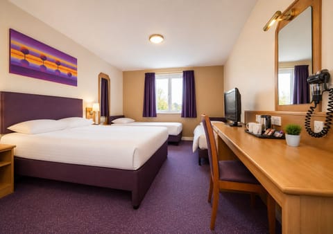Family Room | Desk, bed sheets, wheelchair access