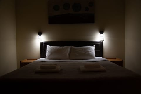 Deluxe Room | In-room safe, desk, laptop workspace, soundproofing