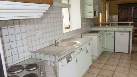 Family Cottage | Private kitchenette | Fridge, microwave, highchair