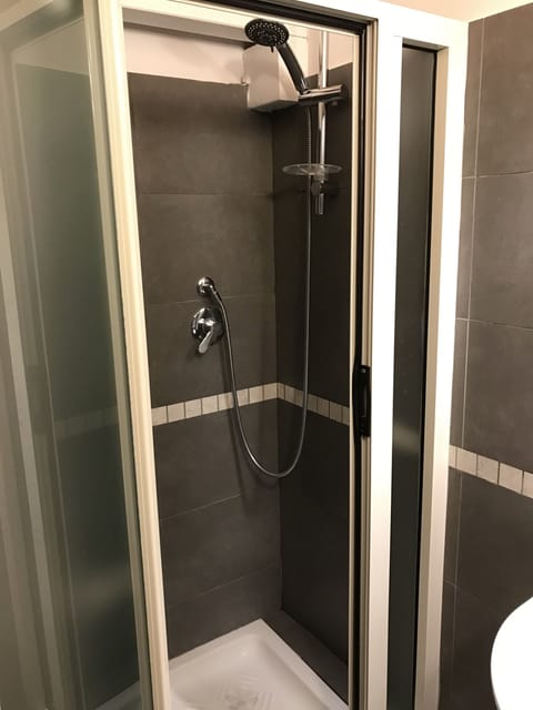 Superior Suite, Ensuite (Luna) | Bathroom | Shower, rainfall showerhead, free toiletries, hair dryer