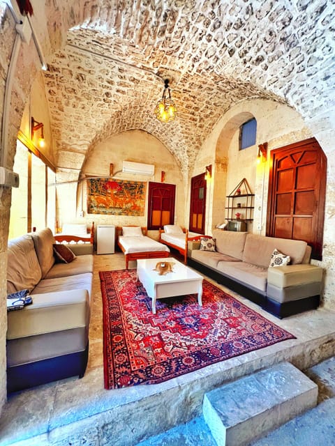 LEYLAK | Soundproofing, free WiFi