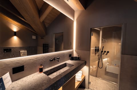 Superior Double Room, Mountain View | Bathroom | Bidet