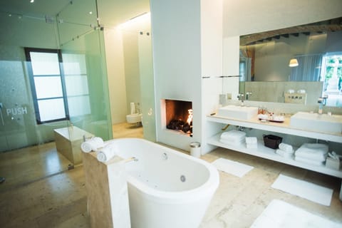 Master suite with bathtub and terrace | Bathroom | Designer toiletries, hair dryer, bathrobes, slippers