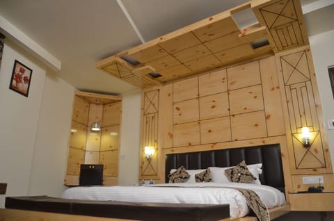 Suite | Desk, soundproofing, free WiFi