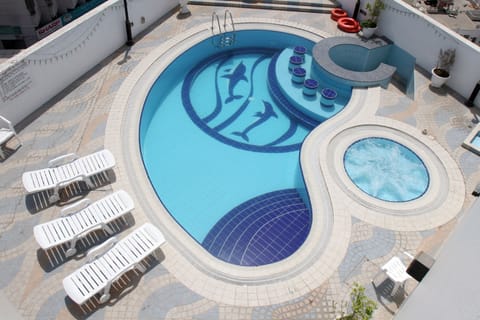Outdoor pool, pool umbrellas, sun loungers
