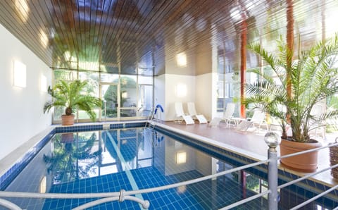 Indoor pool, sun loungers