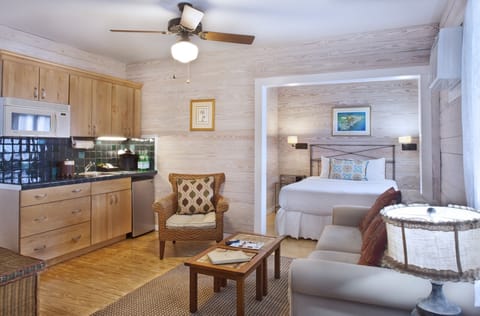 Full-size fridge, microwave, stovetop, coffee/tea maker