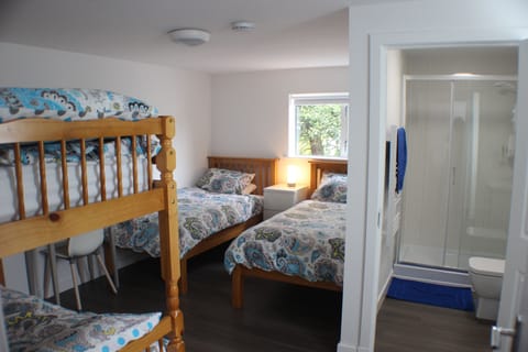 Family Room, Ensuite (Family Room with Lounge) | Bed sheets