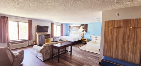 Suite, 1 King Bed, Non Smoking | Individually decorated, individually furnished, desk, iron/ironing board