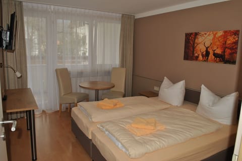 Double Room | Desk, free WiFi, bed sheets
