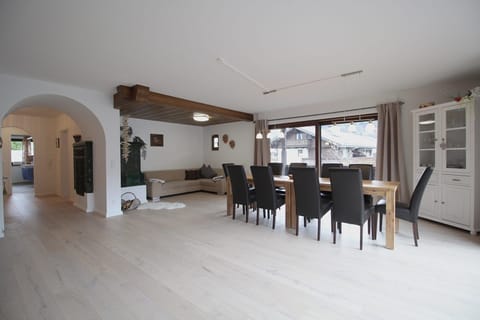 Apartment, 4 Bedrooms (Kaiserstube) | In-room dining