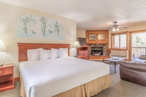 Pillowtop beds, in-room safe, desk, laptop workspace