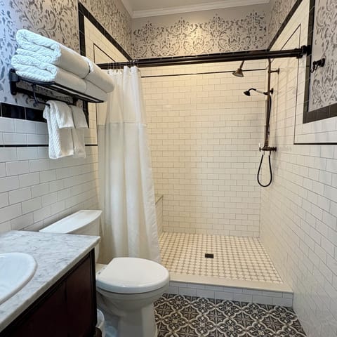Mizell Suite 1st Floor | Bathroom | Combined shower/tub, free toiletries, hair dryer, bathrobes