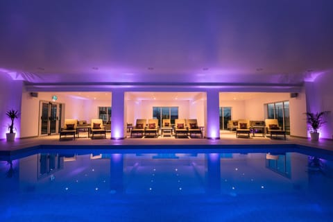 Indoor pool, sun loungers