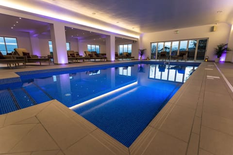 Indoor pool, sun loungers