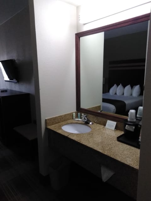 Pillowtop beds, desk, iron/ironing board, free cribs/infant beds