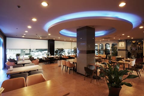 Free daily local cuisine breakfast