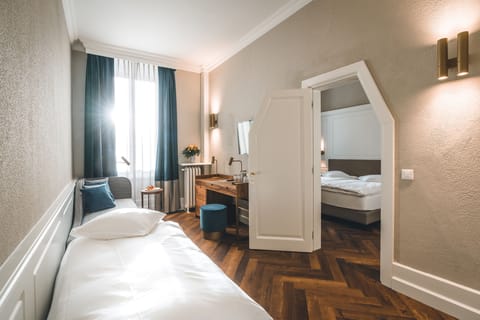 Boutique Double Room Deluxe | Minibar, in-room safe, free WiFi, bed sheets