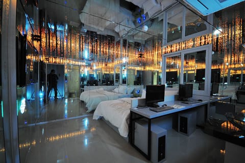 Room (Matrix) | Soundproofing, free WiFi