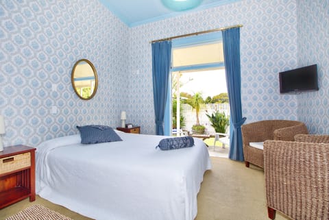 Villa (Blue Room) | Pillowtop beds, free WiFi, bed sheets