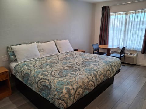 Desk, laptop workspace, iron/ironing board, rollaway beds