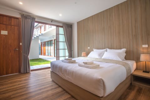 Studio, 1 King Bed (1st Floor) | View from room