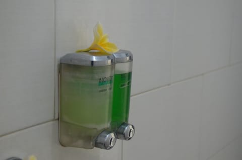 Standard Room | Bathroom | Shower, towels, soap, shampoo