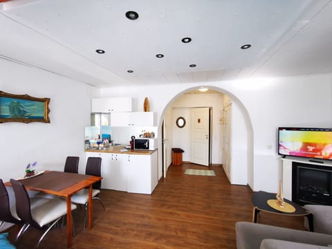 Meridian Apartment with Sauna | Iron/ironing board, free WiFi, bed sheets