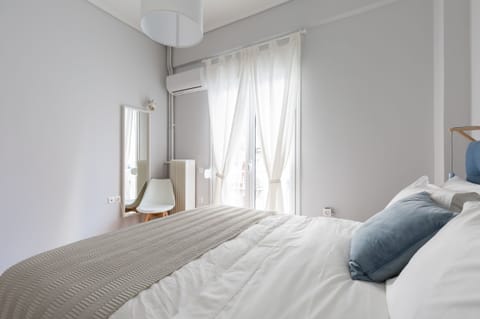 Apartment | 1 bedroom, desk, laptop workspace, blackout drapes