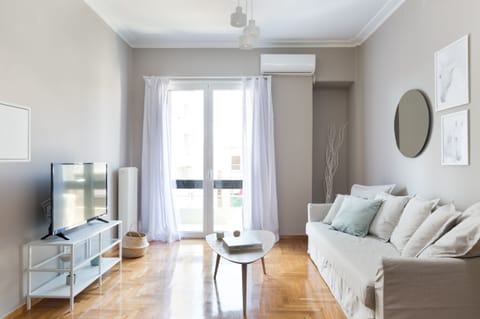 Apartment, 1 Bedroom | Living area | 43-inch flat-screen TV with satellite channels, Smart TV, Netflix